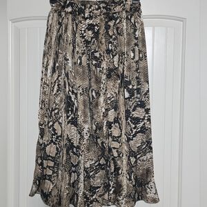 Pleated animal print skirt